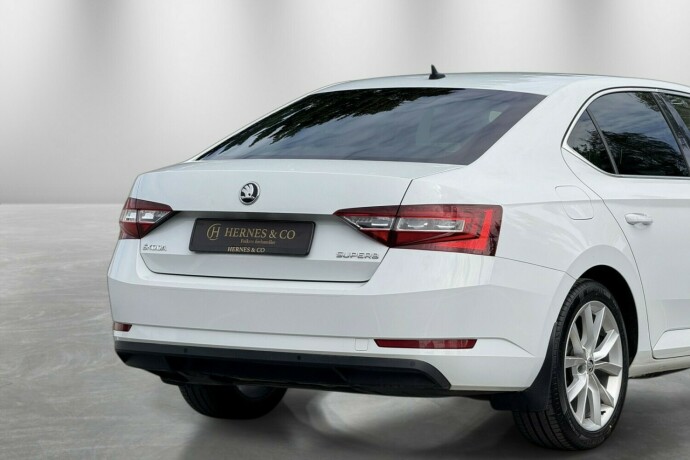 skoda-superb-diesel-2016-big-7