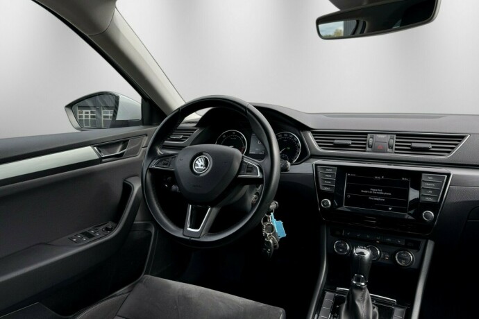 skoda-superb-diesel-2016-big-17