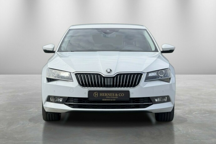 skoda-superb-diesel-2016-big-2