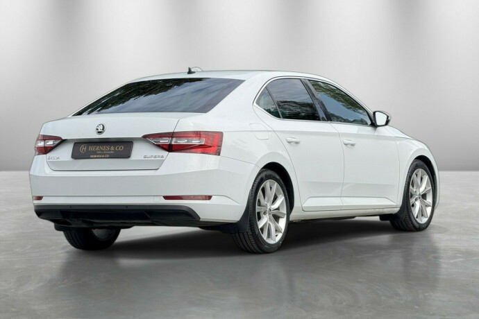 skoda-superb-diesel-2016-big-5