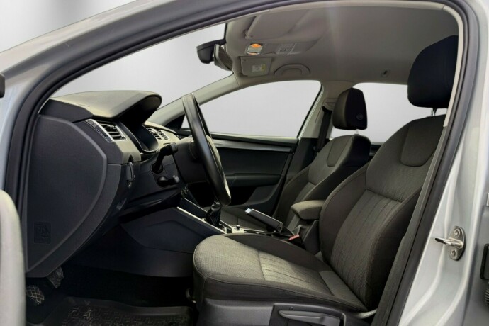 skoda-octavia-bensin-2019-big-14