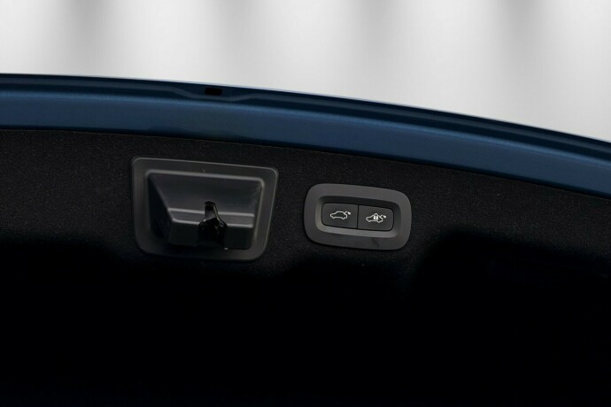 volvo-s90-elektrisitetbensin-2019-big-10