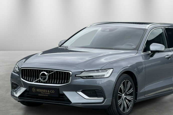 volvo-v60-plug-in-petrol-2019-big-3