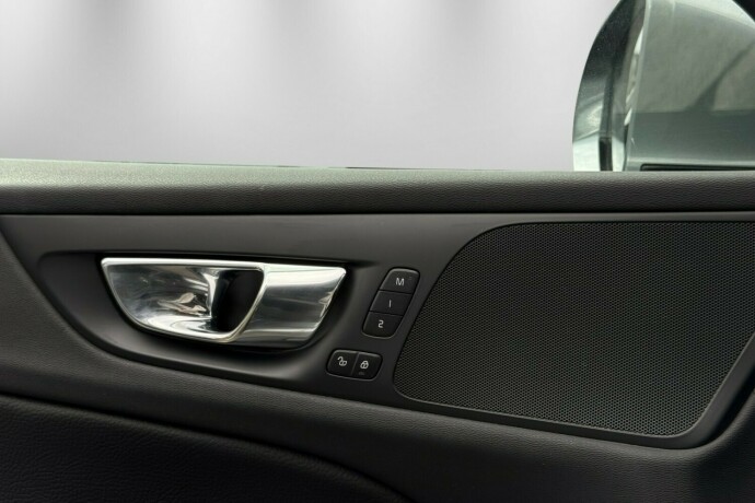 volvo-v60-plug-in-petrol-2019-big-36