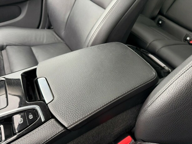 volvo-v60-plug-in-petrol-2019-big-19