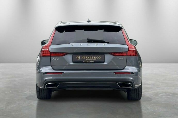 volvo-v60-plug-in-petrol-2019-big-7