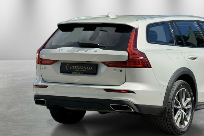 volvo-v60-cross-country-diesel-2020-big-6
