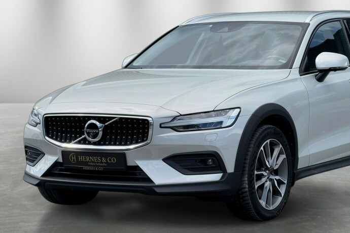 volvo-v60-cross-country-diesel-2020-big-2