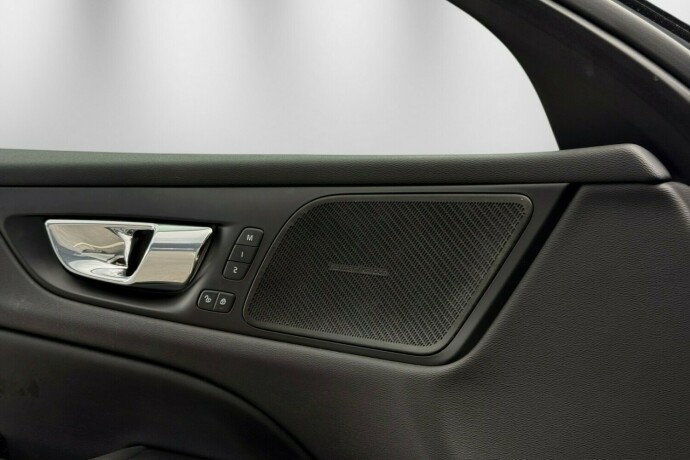 volvo-v60-cross-country-diesel-2020-big-28