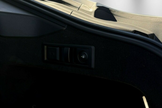 bmw-i4-m50-elektrisitet-2023-big-10