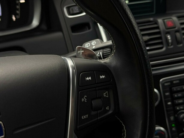 volvo-xc-60-bensin-2017-big-16