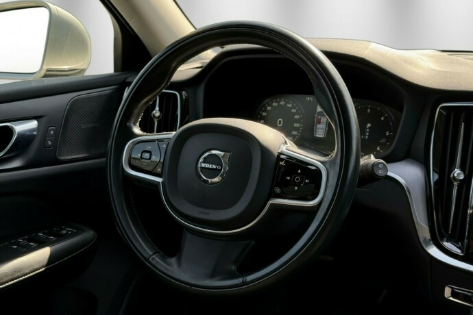 volvo-v60-diesel-2019-big-18