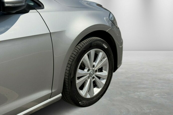 volkswagen-golf-bensin-2018-big-4
