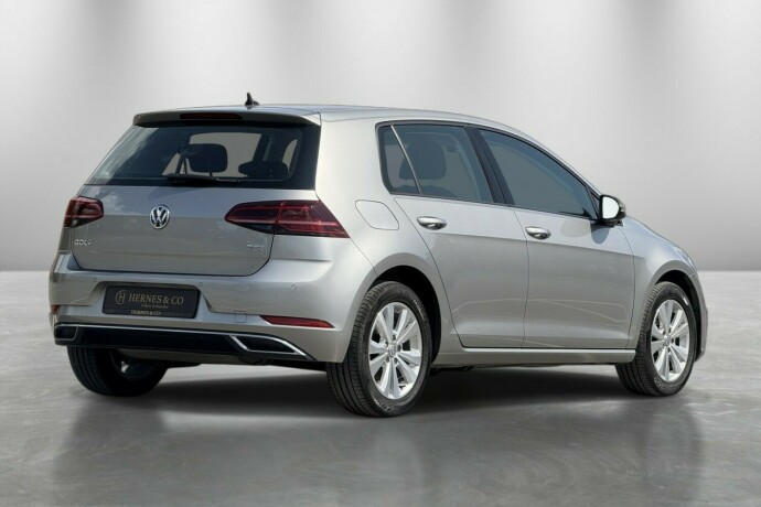 volkswagen-golf-bensin-2018-big-5