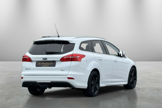 ford-focus-bensin-2017-big-7
