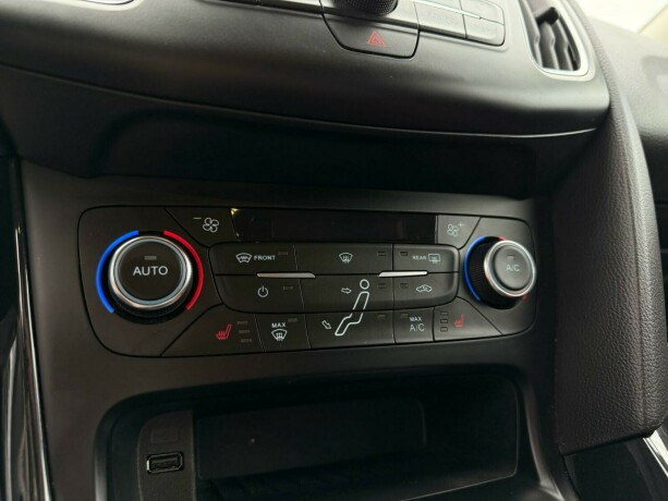 ford-focus-bensin-2017-big-12