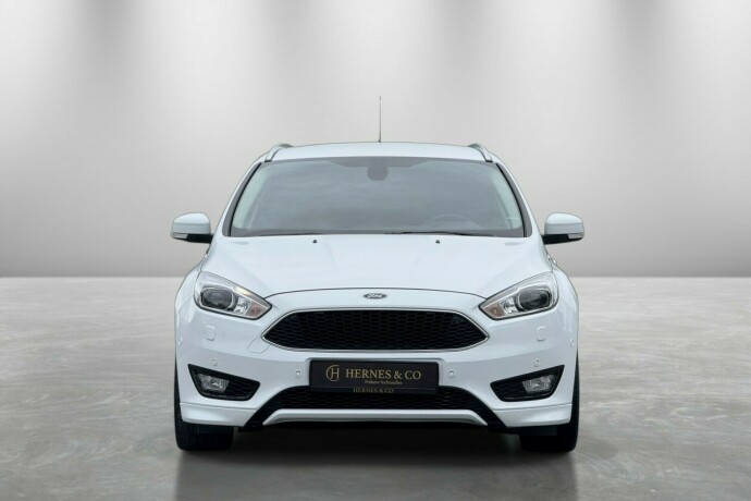 ford-focus-bensin-2017-big-1