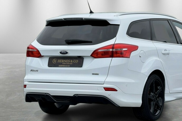 ford-focus-bensin-2017-big-6