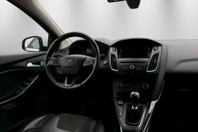 ford-focus-bensin-2017-big-15