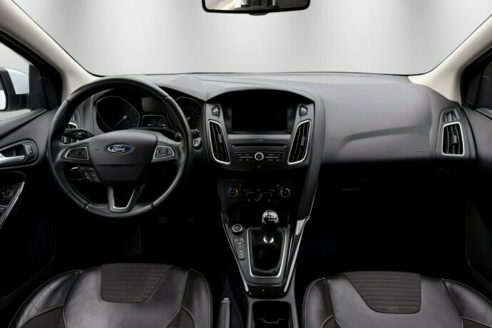 ford-focus-bensin-2017-big-14