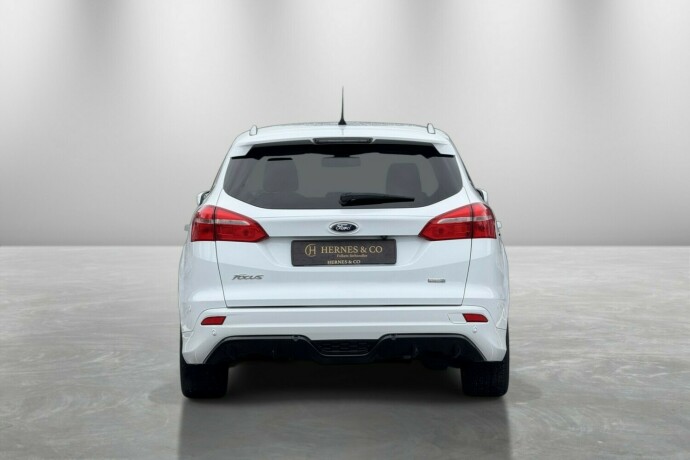 ford-focus-bensin-2017-big-8