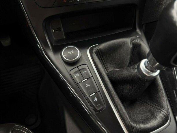 ford-focus-bensin-2017-big-10