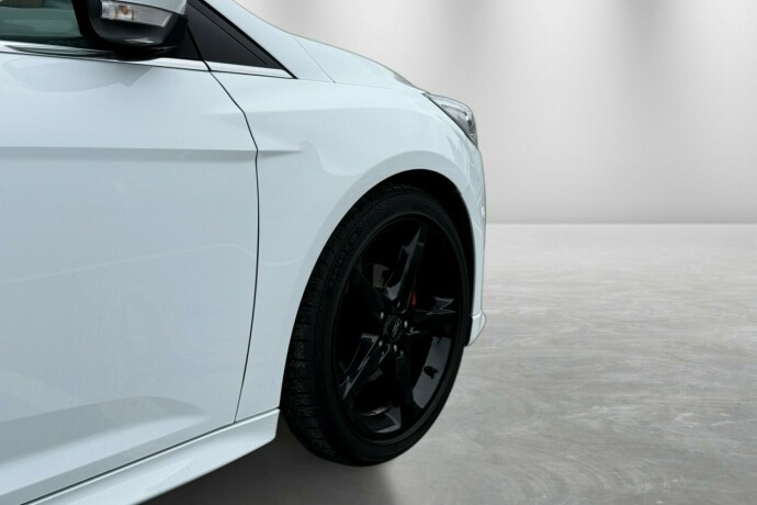 ford-focus-bensin-2017-big-5