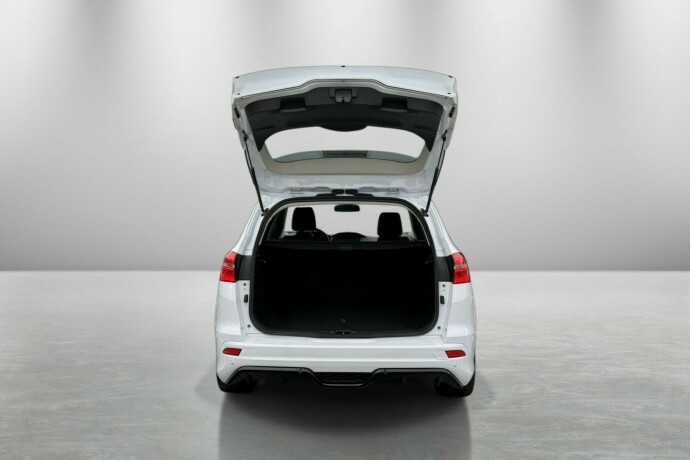 ford-focus-bensin-2017-big-19