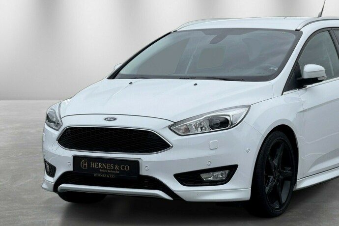 ford-focus-bensin-2017-big-2