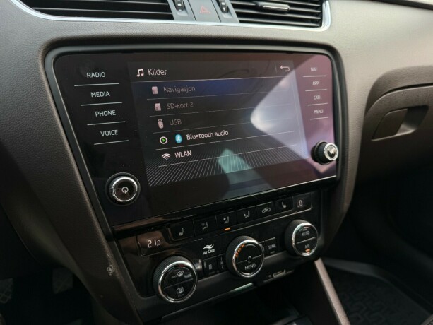 skoda-octavia-scout-diesel-2018-big-20