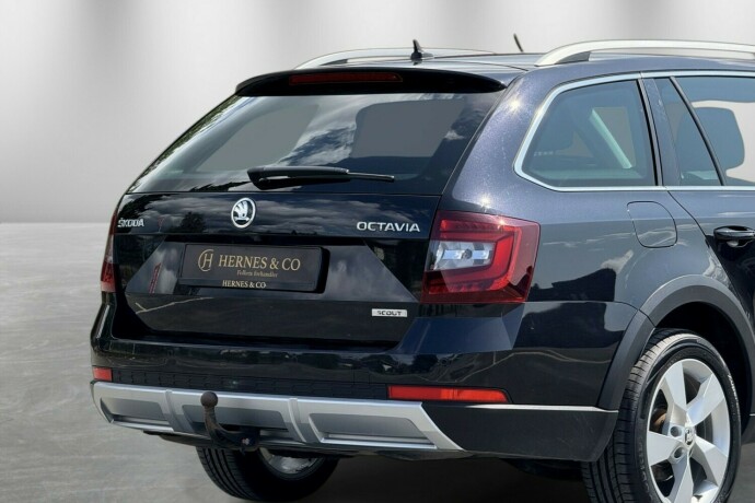 skoda-octavia-scout-diesel-2018-big-8