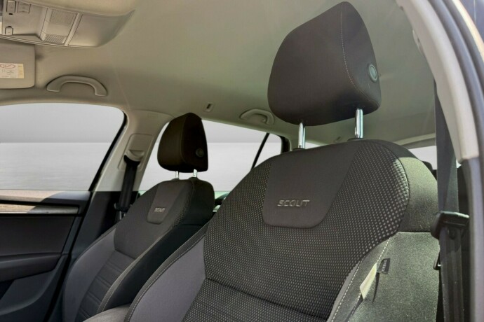 skoda-octavia-scout-diesel-2018-big-30