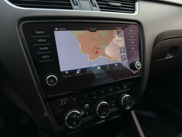 skoda-octavia-scout-diesel-2018-big-19