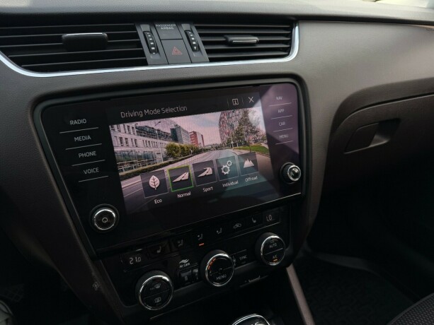 skoda-octavia-scout-diesel-2018-big-24