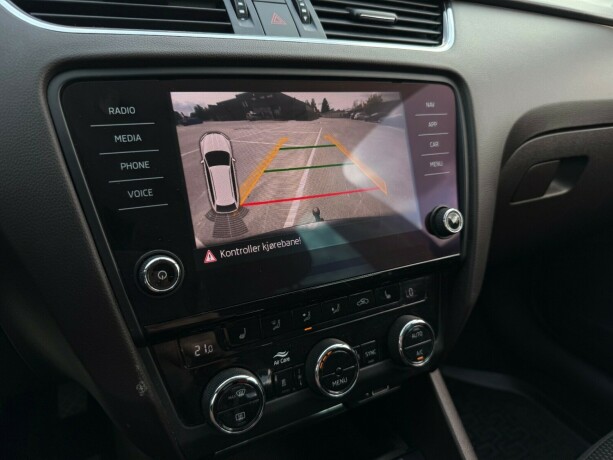 skoda-octavia-scout-diesel-2018-big-21