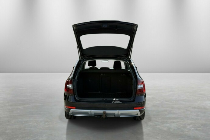 skoda-octavia-scout-diesel-2018-big-10