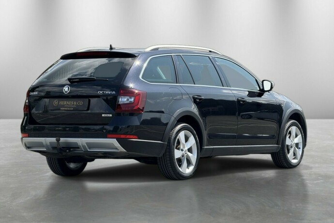 skoda-octavia-scout-diesel-2018-big-5
