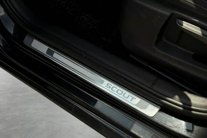 skoda-octavia-scout-diesel-2018-big-31