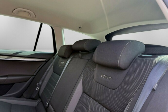 skoda-octavia-scout-diesel-2018-big-28