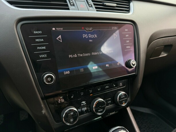 skoda-octavia-scout-diesel-2018-big-23