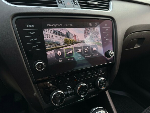 skoda-octavia-scout-diesel-2018-big-22