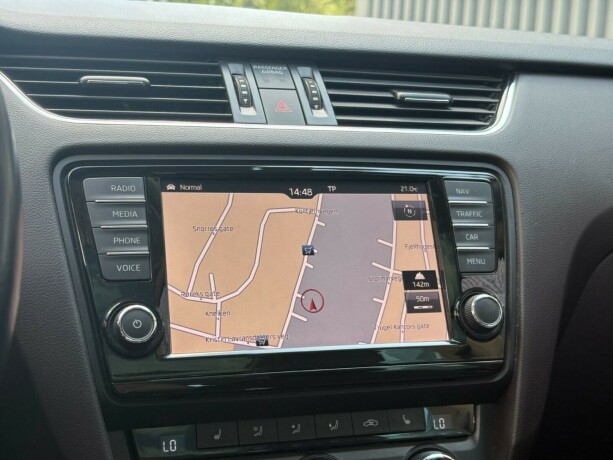 skoda-octavia-bensin-2016-big-24