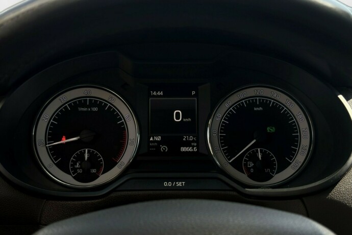 skoda-octavia-bensin-2016-big-15