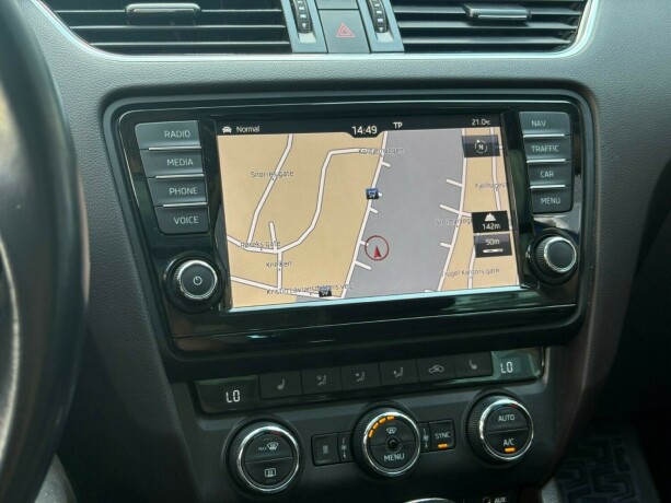 skoda-octavia-bensin-2016-big-28