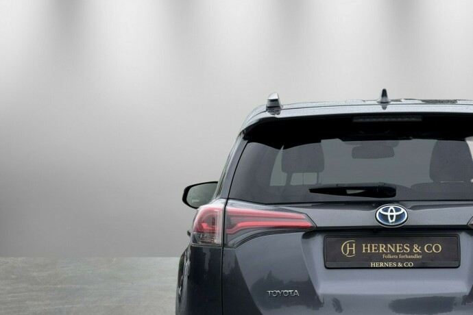 toyota-rav4-elektrisitetbensin-2016-big-7