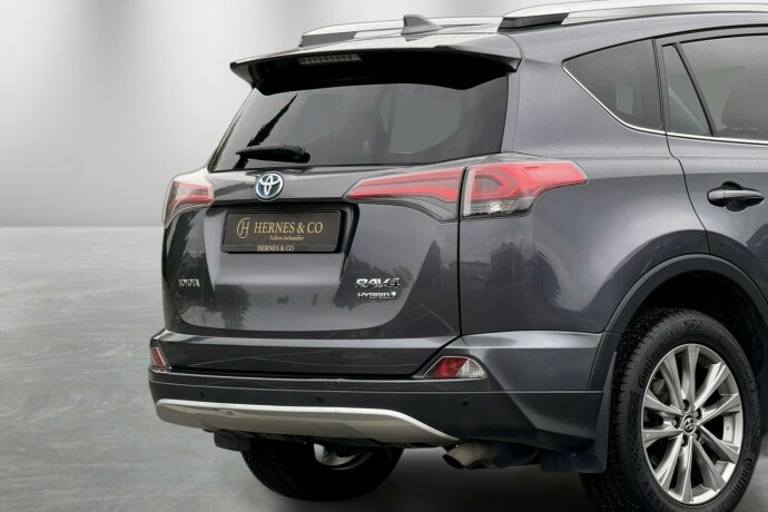 toyota-rav4-elektrisitetbensin-2016-big-8
