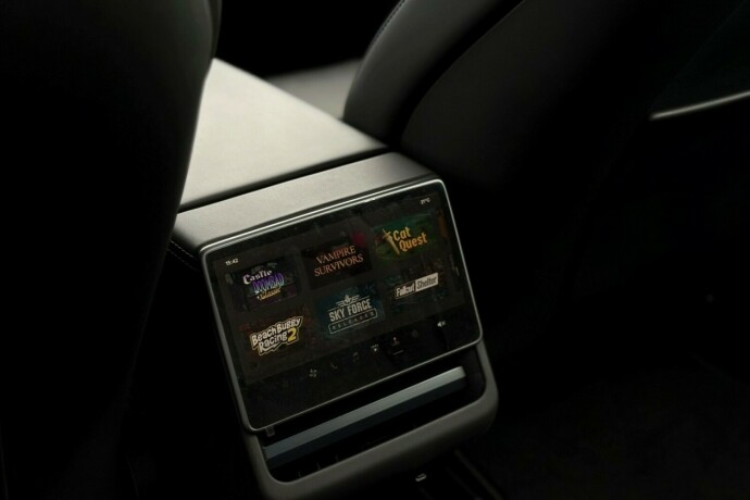 tesla-model-3-elektrisitet-2024-big-40