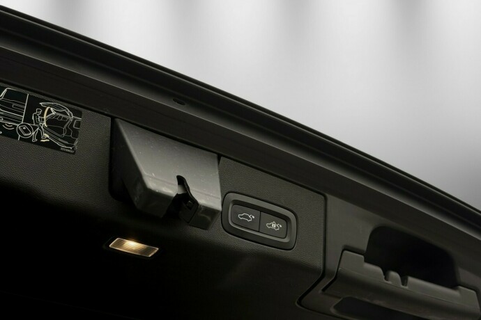 volvo-xc-60-elektrisitetbensin-2019-big-12