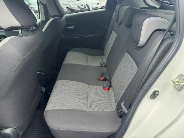toyota-yaris-elektrisitetbensin-2019-big-15