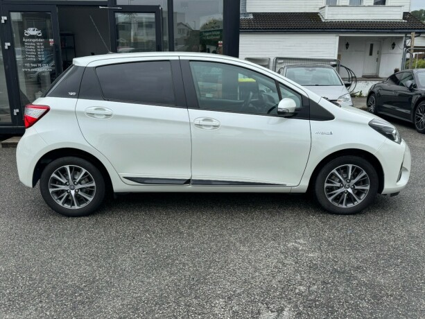 toyota-yaris-elektrisitetbensin-2019-big-3